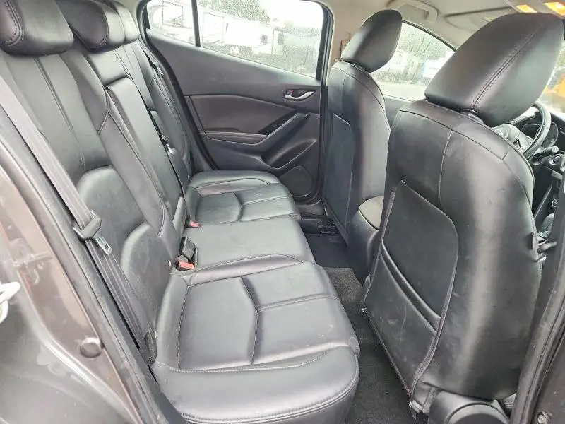 2018 MAZDA 3 TOURING  