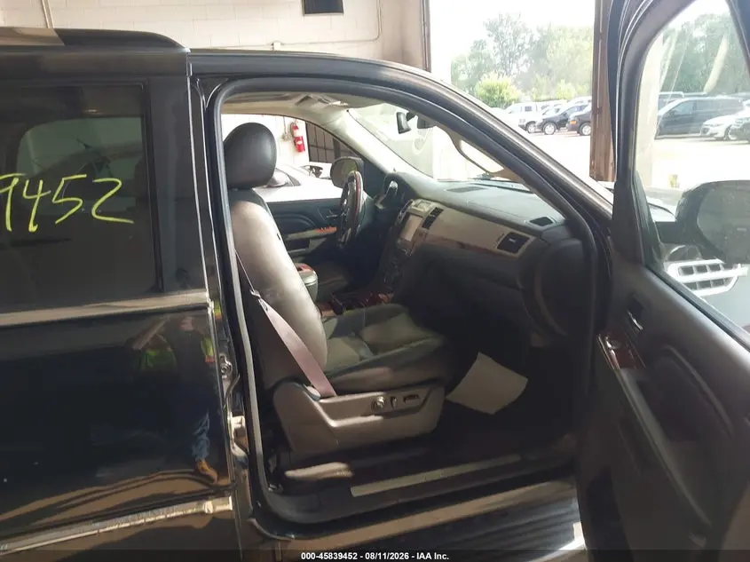 2013 CADILLAC ESCALADE LUXURY