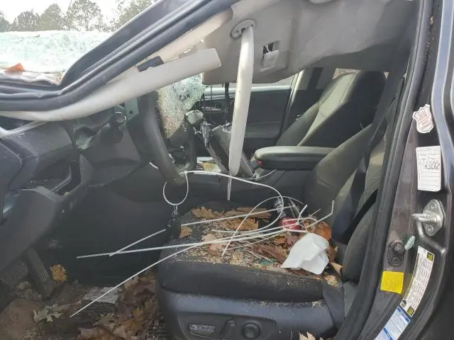 2020 TOYOTA RAV4 XLE  