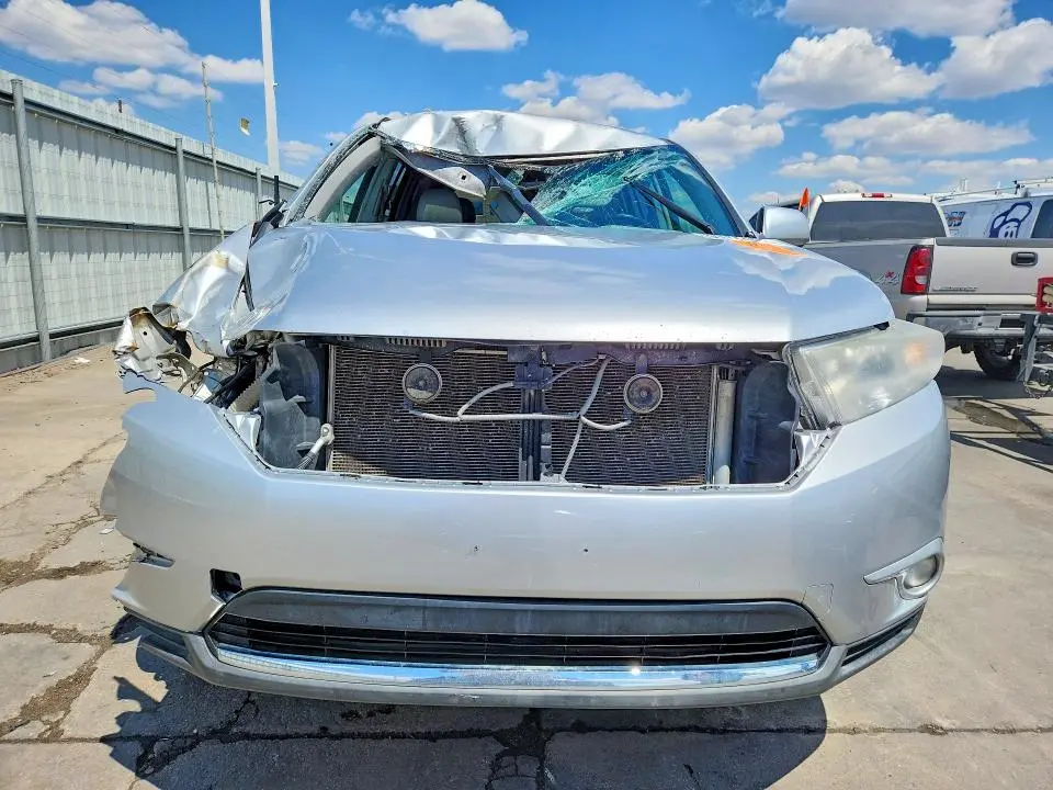 2012 TOYOTA HIGHLANDER SE  