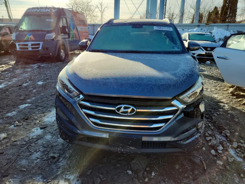 2017 HYUNDAI TUCSON SE  
