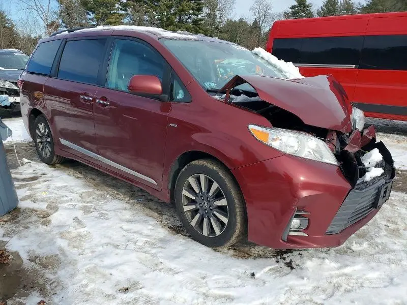 2018 TOYOTA SIENNA XLE  