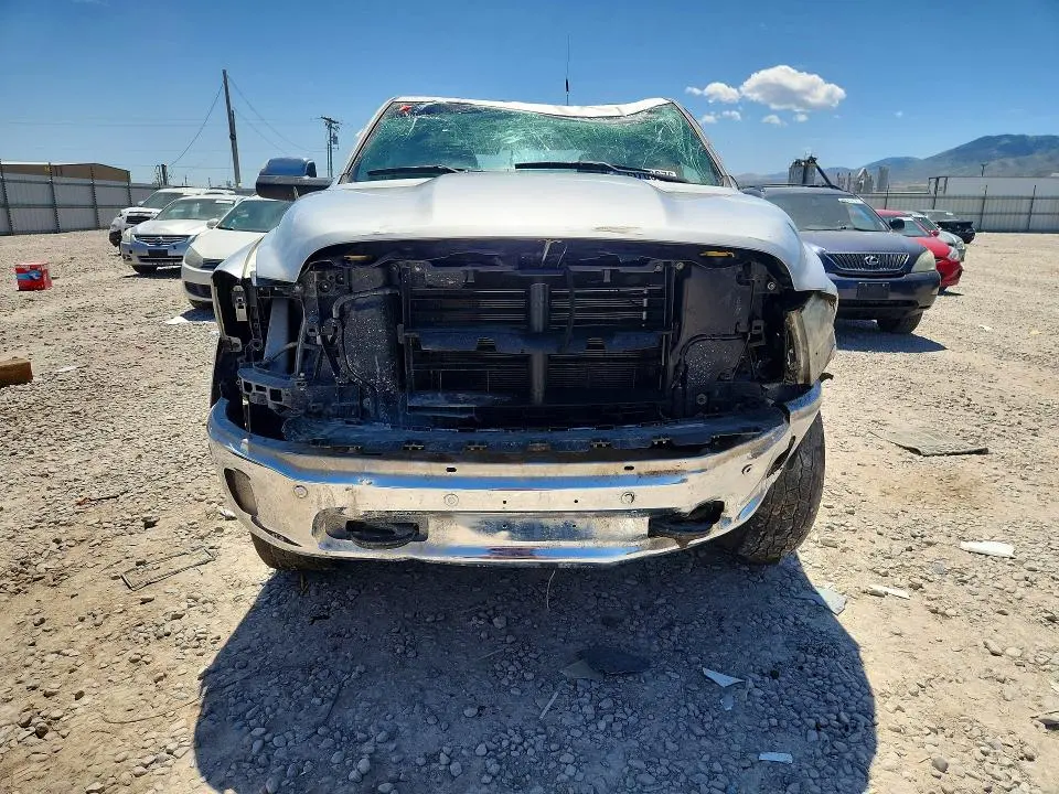 2016 RAM 1500 LARAMIE  