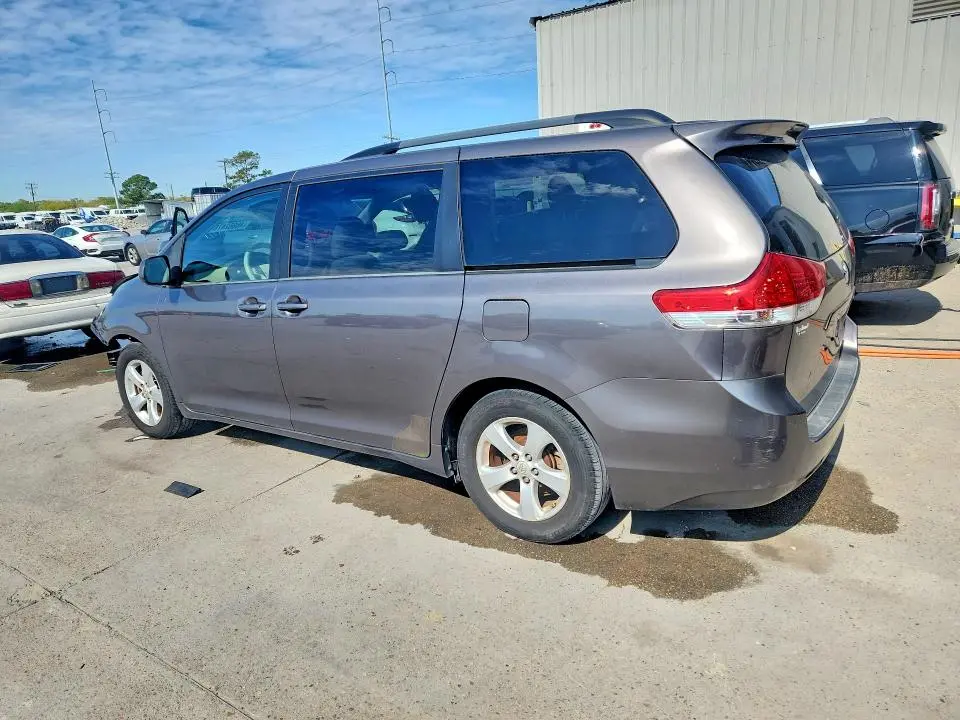 2014 TOYOTA SIENNA LE 8-PASSENGER  