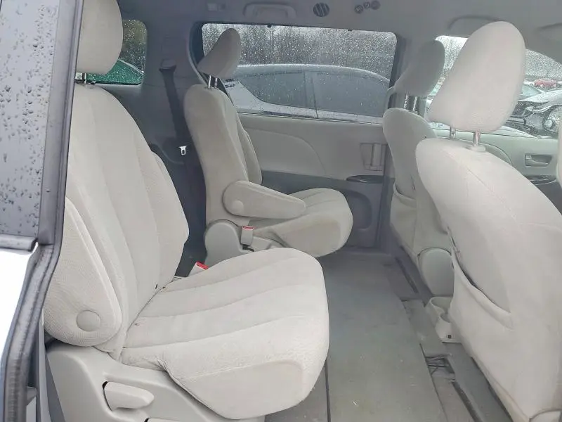 2011 TOYOTA SIENNA LE  