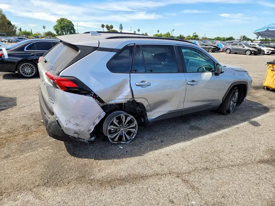 2024 TOYOTA RAV4 XLE PREMIUM  