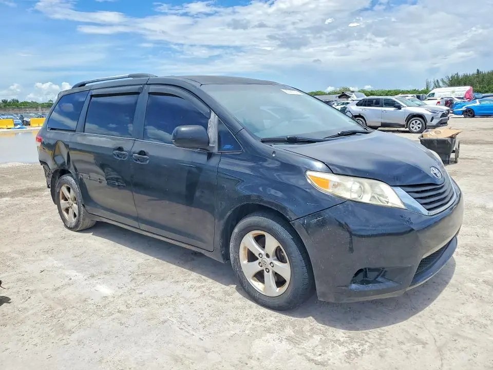 2011 TOYOTA SIENNA LE  