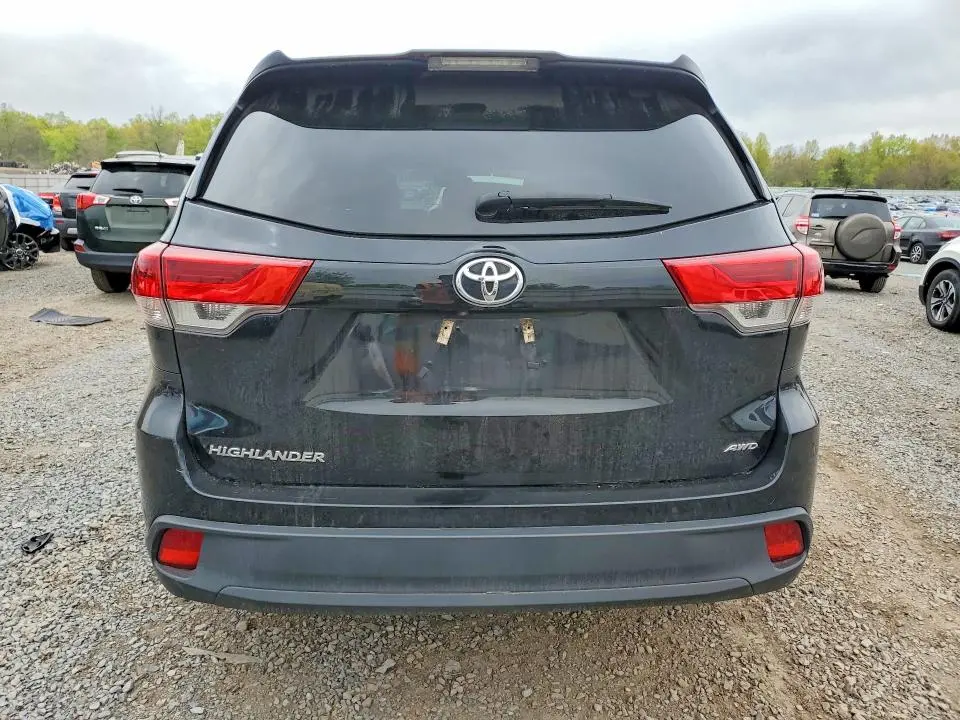 2019 TOYOTA HIGHLANDER LE  