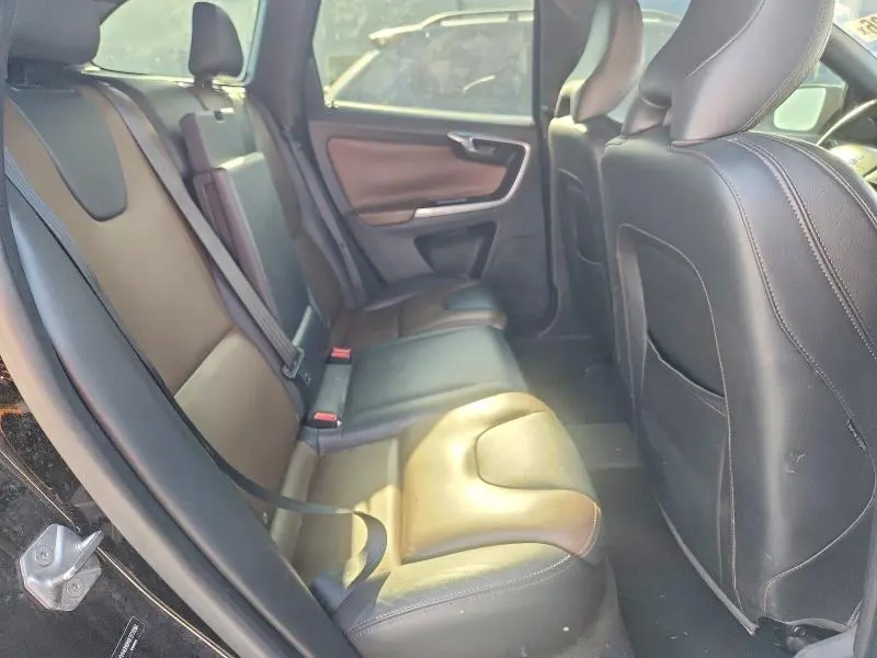 2015 VOLVO XC60 T5 PLATINUM  