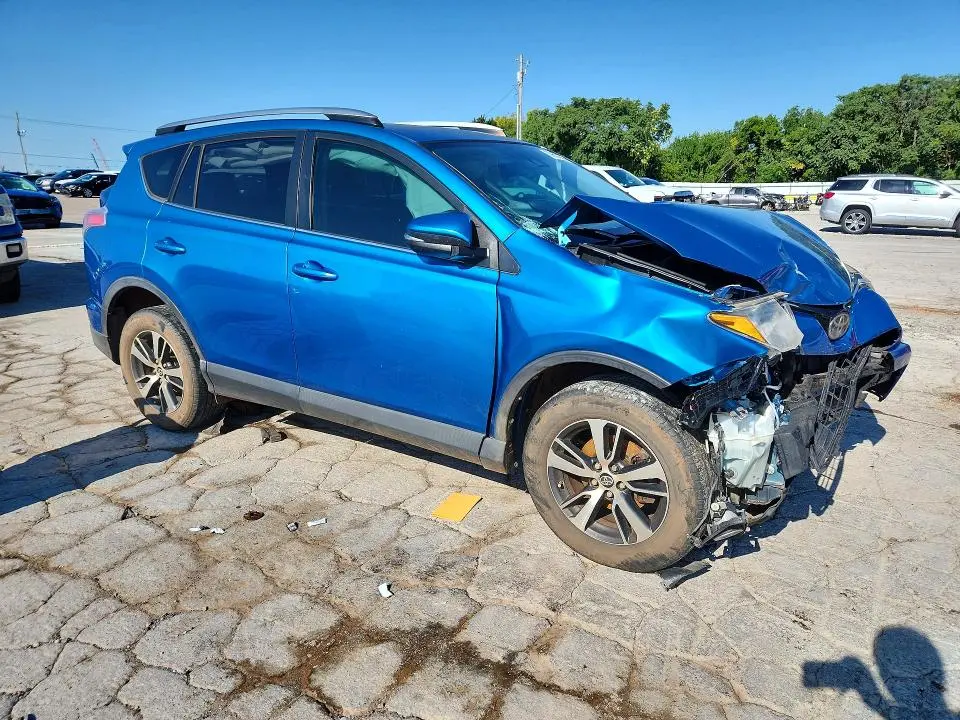 2017 TOYOTA RAV4 XLE  