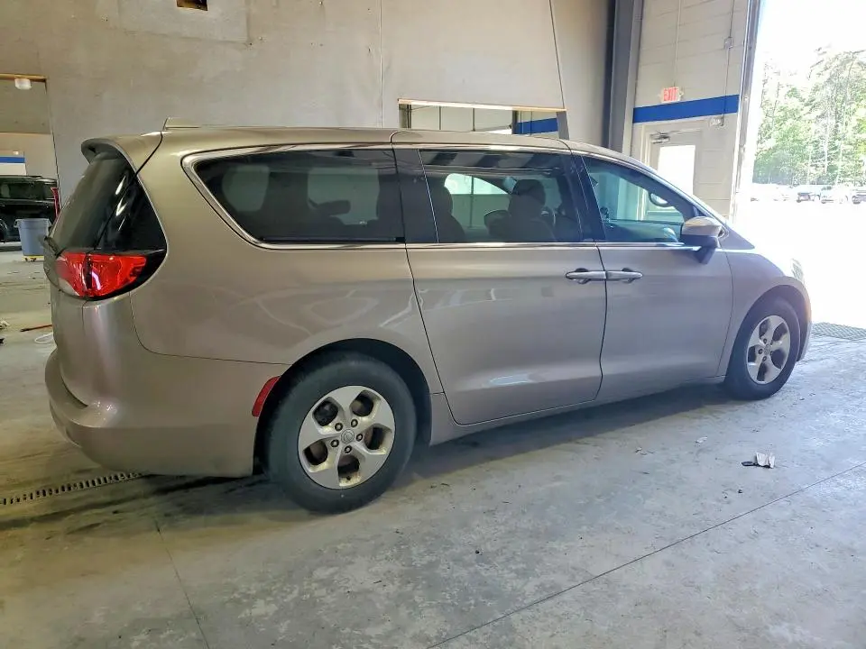 2017 CHRYSLER PACIFICA LX  