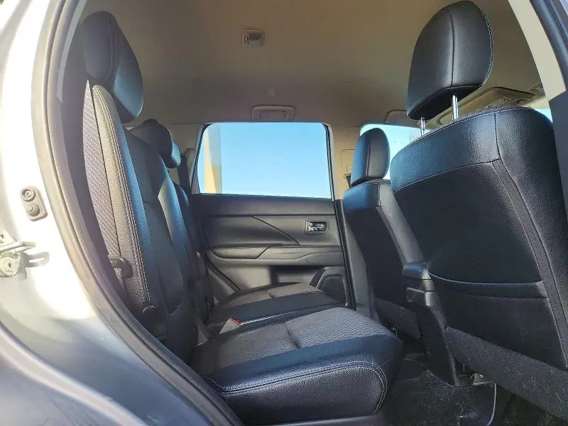 2015 MITSUBISHI OUTLANDER SE  