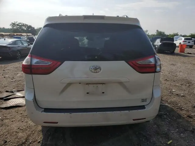 2018 TOYOTA SIENNA XLE  