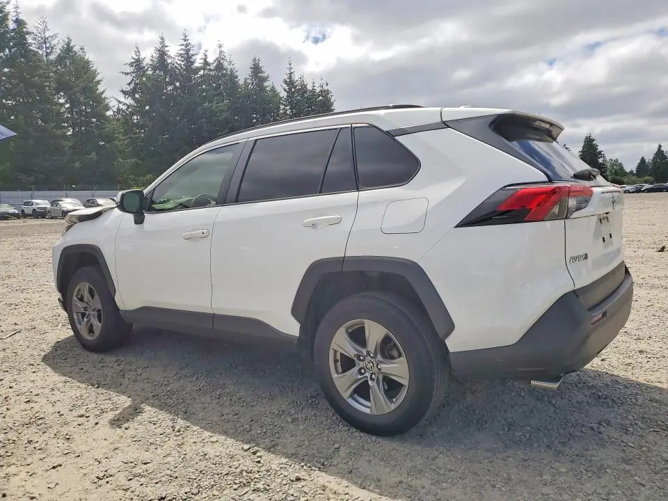 2022 TOYOTA RAV4 XLE  