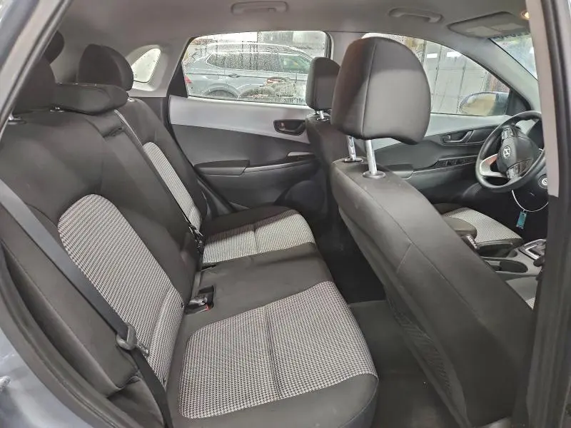2020 HYUNDAI KONA SE  