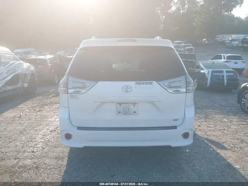 2014 TOYOTA SIENNA SE 8 PASSENGER