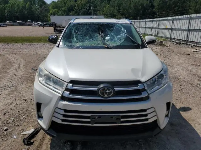 2017 TOYOTA HIGHLANDER SE  