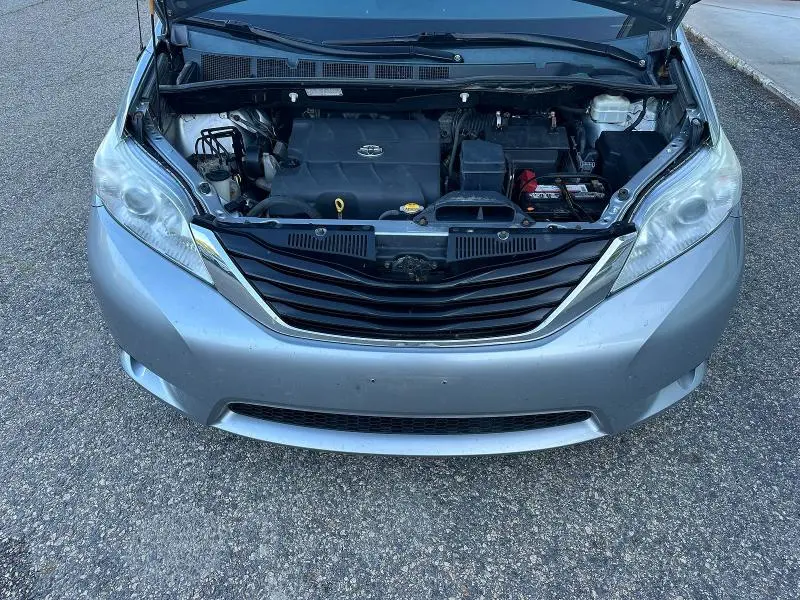2014 TOYOTA SIENNA LE  