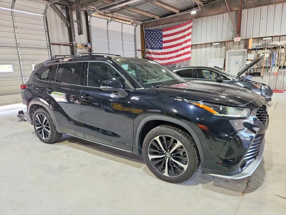 2022 TOYOTA HIGHLANDER XSE  