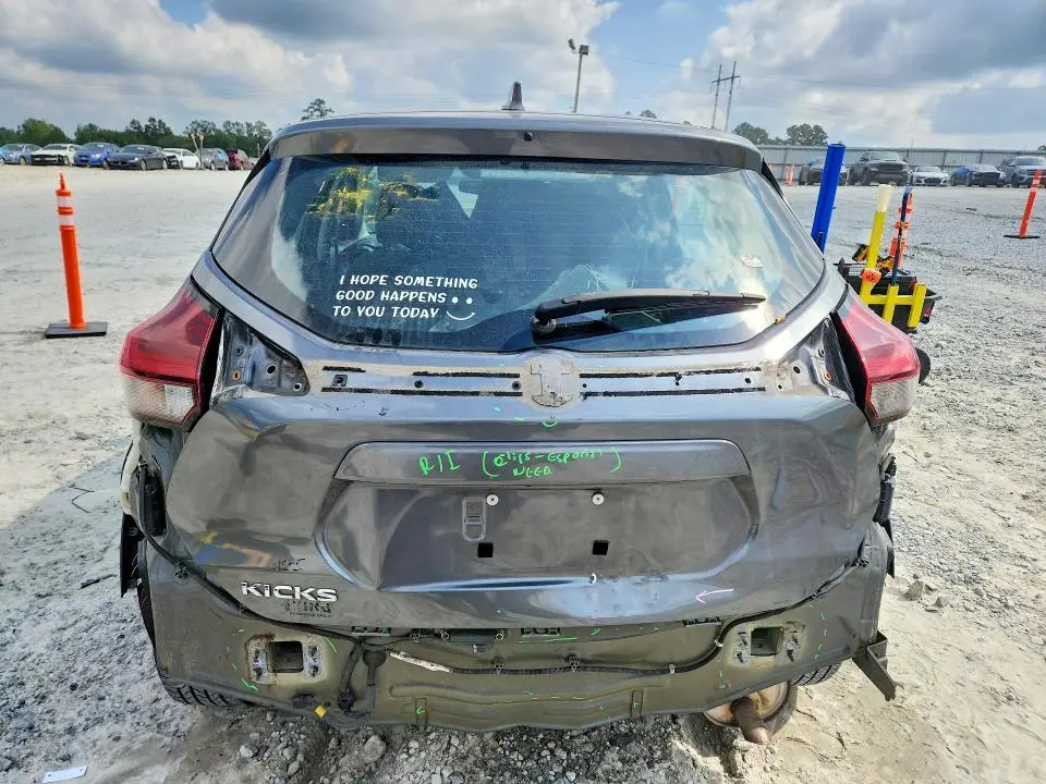 2021 NISSAN KICKS S  