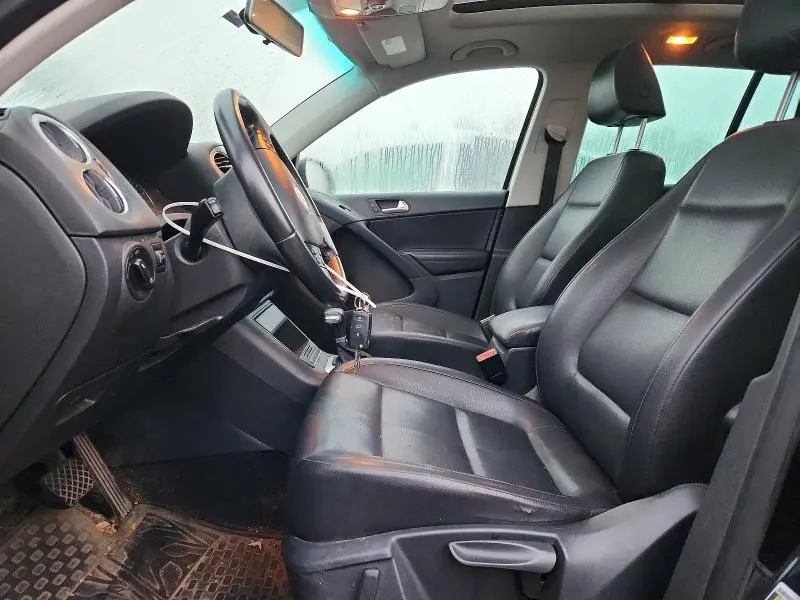 2010 VOLKSWAGEN TIGUAN SE  