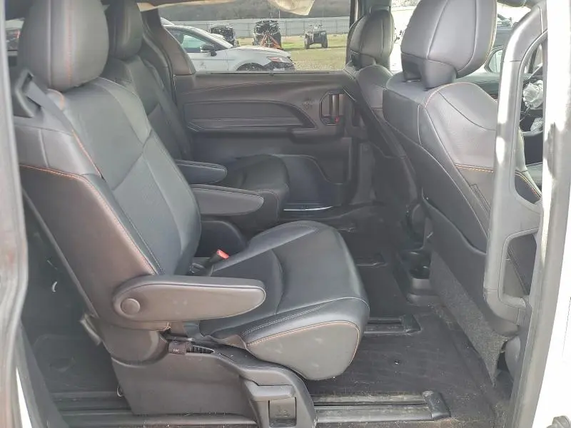 2022 TOYOTA SIENNA XSE  