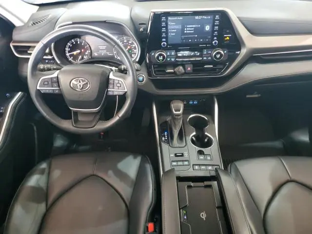2022 TOYOTA HIGHLANDER XLE  