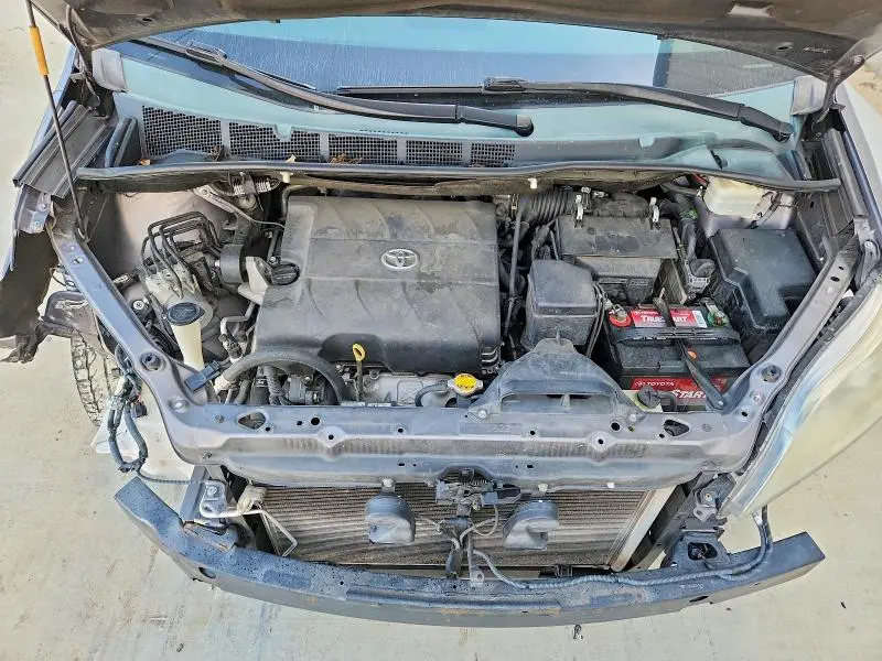 2014 TOYOTA SIENNA XLE 8-PASSENGER  