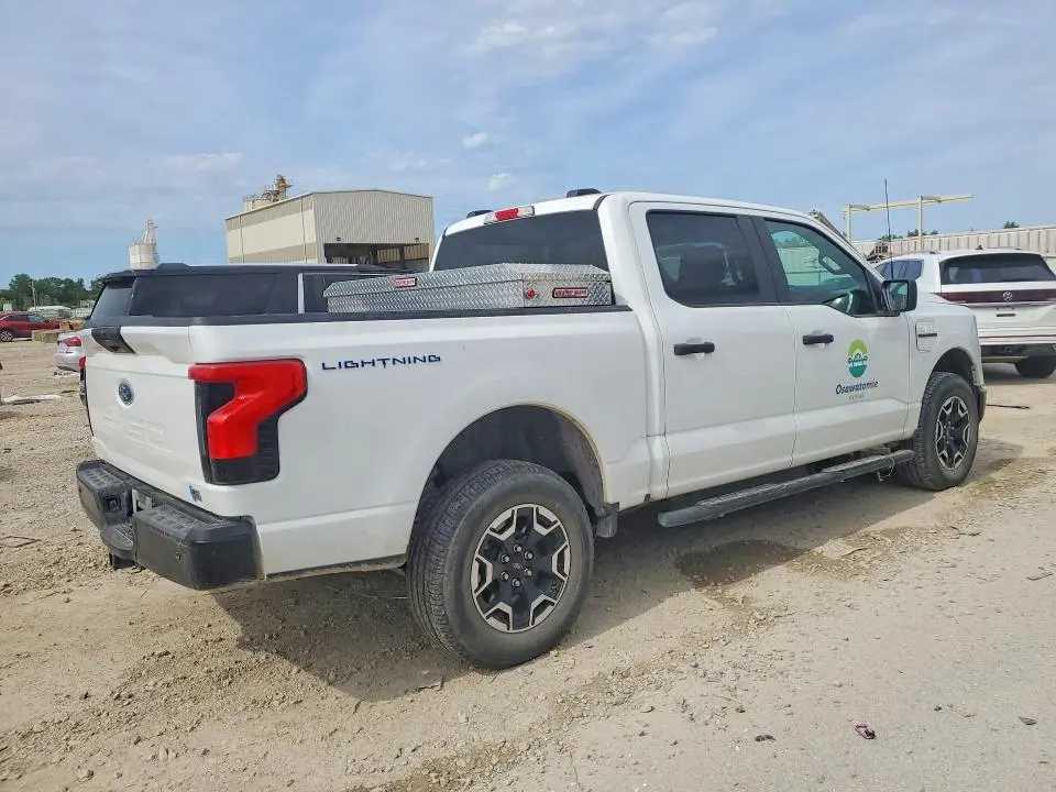 2023 FORD F150 LIGHTNING PRO  