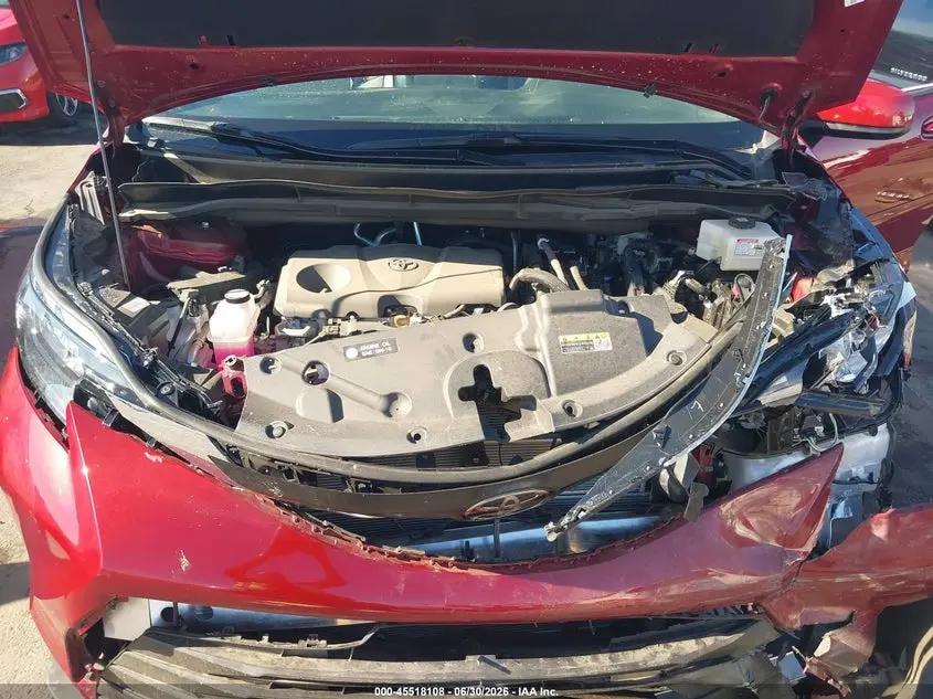 2026 TOYOTA SIENNA XLE