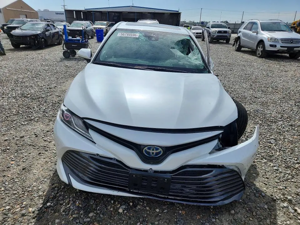 2020 TOYOTA CAMRY XLE  