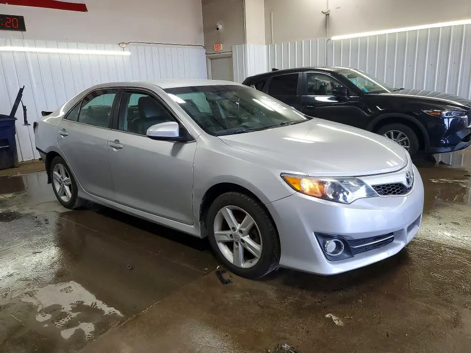 2014 TOYOTA CAMRY SE  