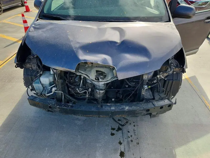 2019 TOYOTA SIENNA XLE 8-PASSENGER  