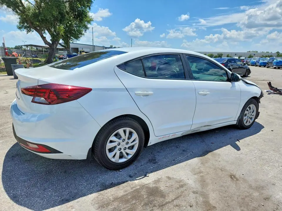2019 HYUNDAI ELANTRA SE  