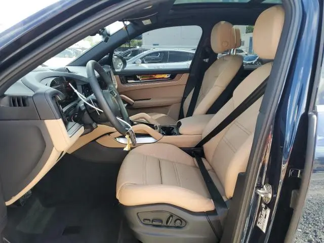 2024 PORSCHE CAYENNE   