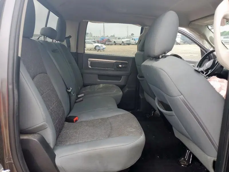 2016 RAM 1500 SLT  