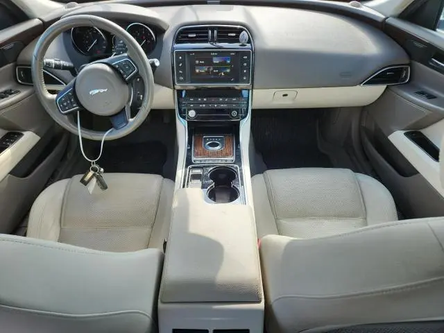 2017 JAGUAR XE PRESTIGE  