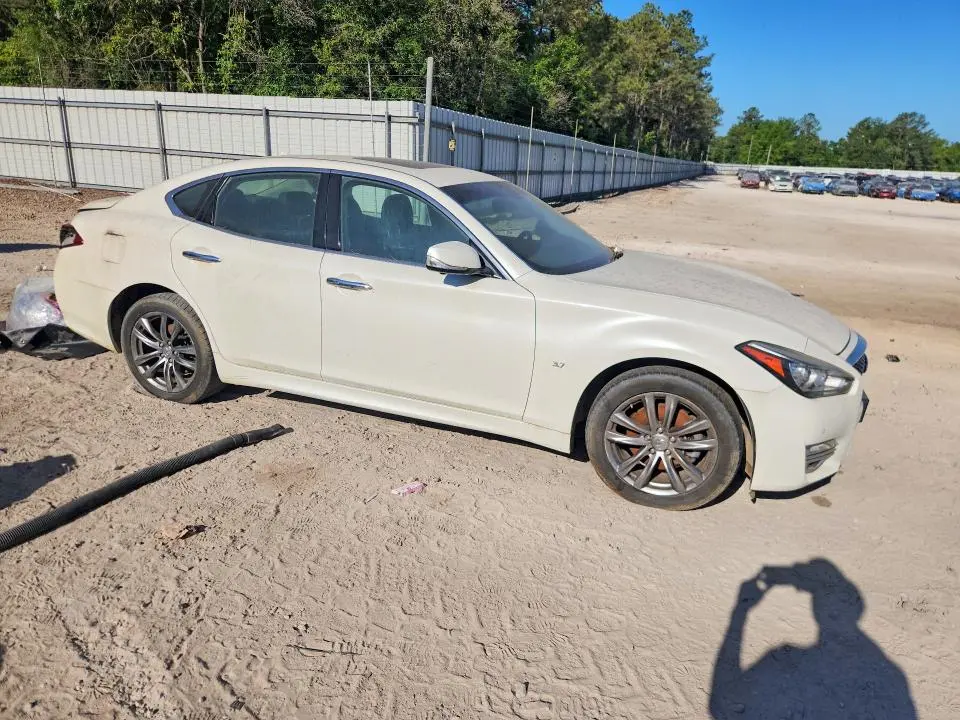2019 INFINITI Q70 3.7 LUXE  