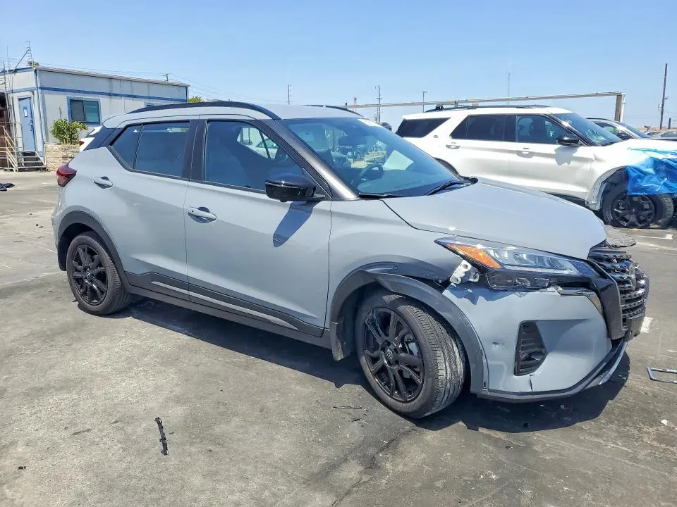 2024 NISSAN KICKS SR  