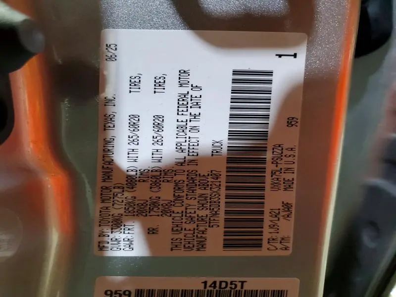 2025 TOYOTA TUNDRA PLATINUM  