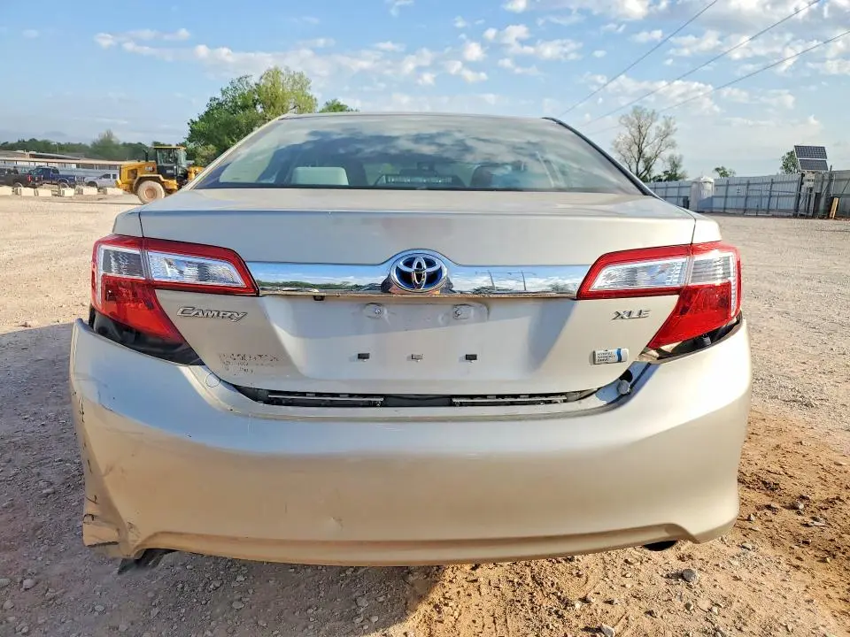 2014 TOYOTA CAMRY XLE  