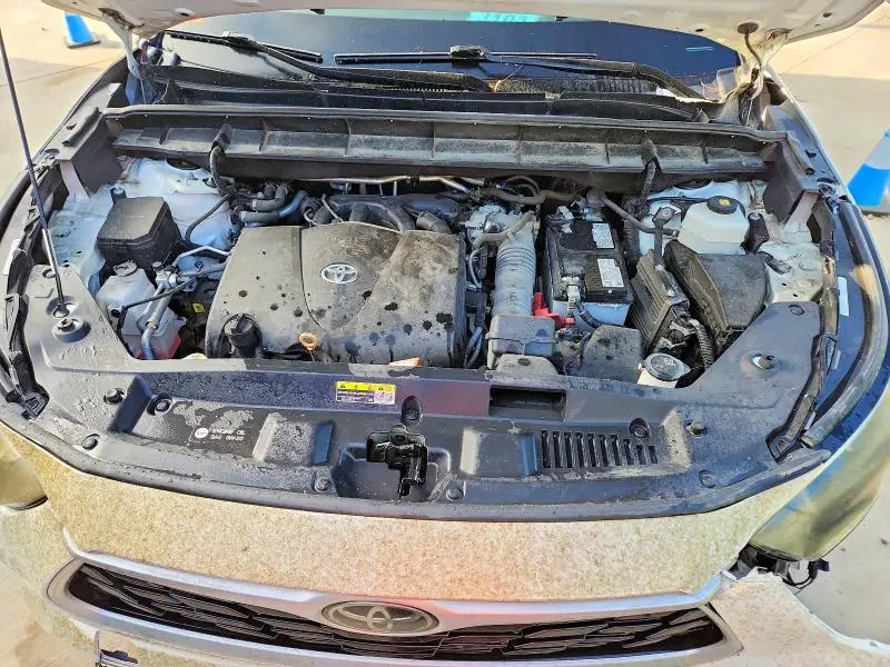 2021 TOYOTA HIGHLANDER LE  