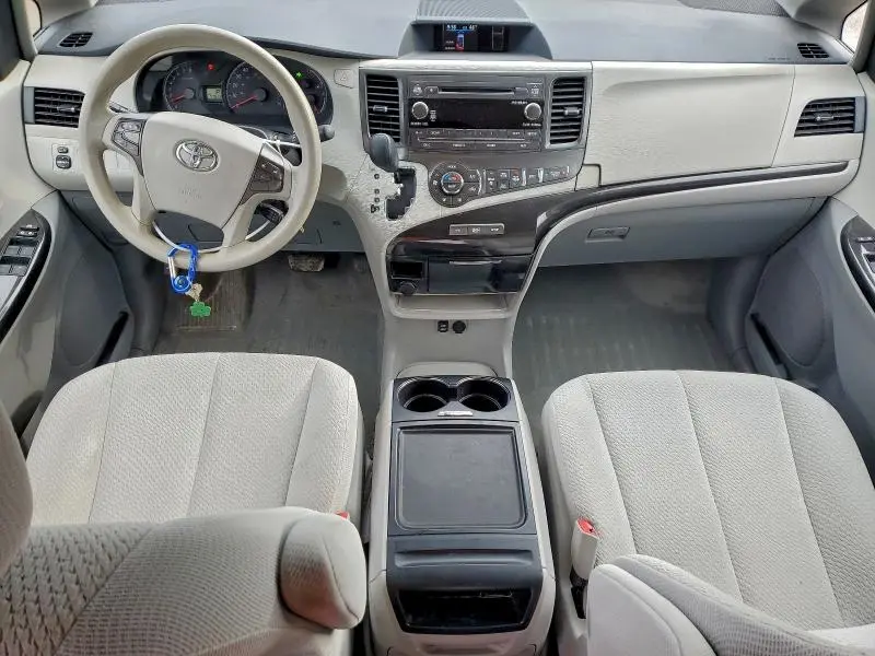 2014 TOYOTA SIENNA LE  