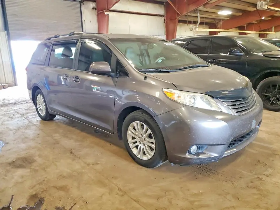 2014 TOYOTA SIENNA XLE 8-PASSENGER  