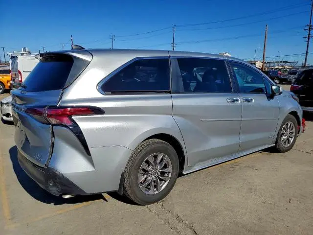 2021 TOYOTA SIENNA XLE 8-PASSENGER  