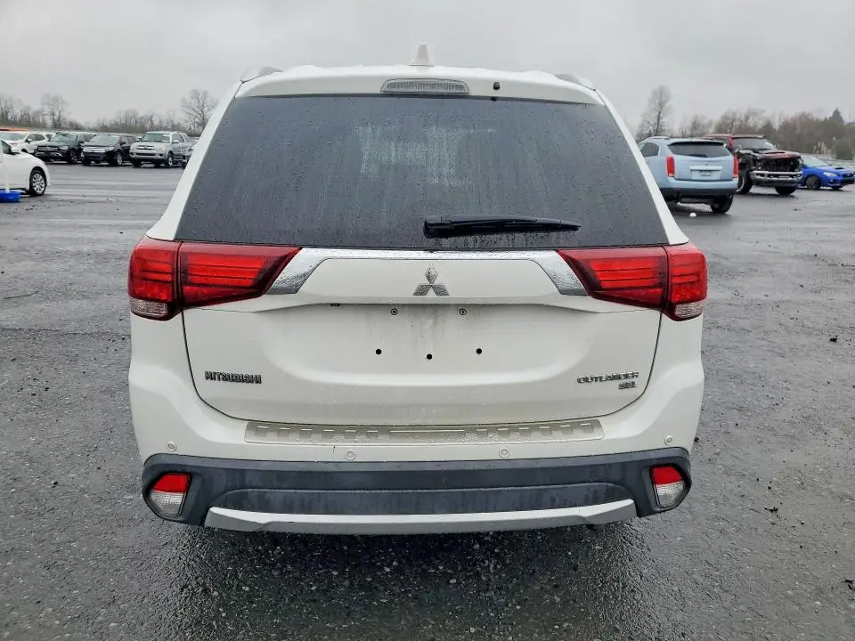 2018 MITSUBISHI OUTLANDER SE  