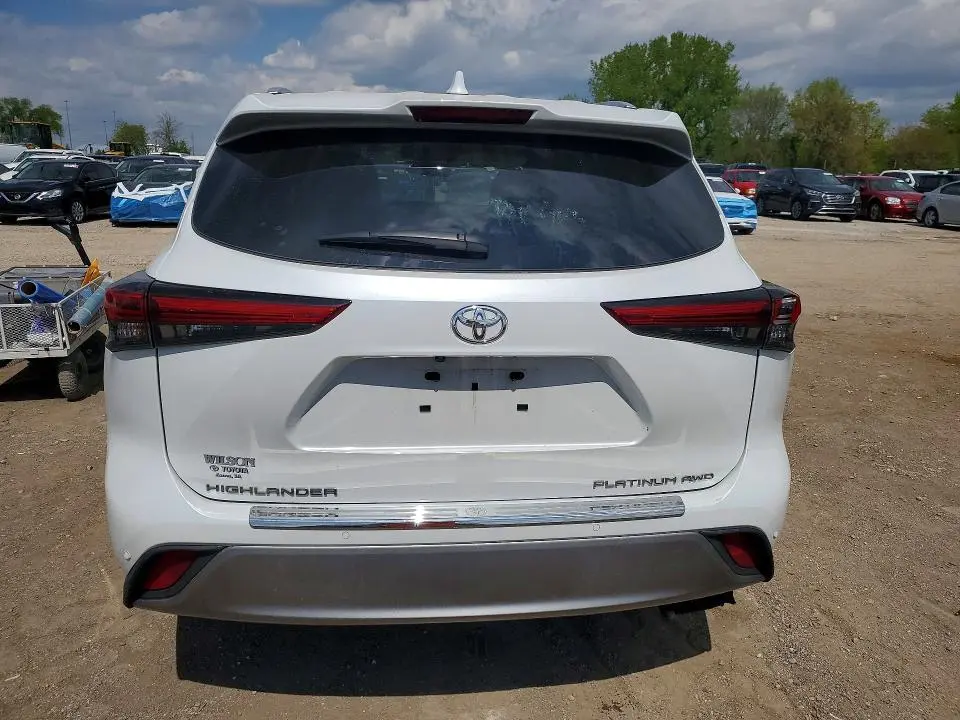 2022 TOYOTA HIGHLANDER PLATINUM  