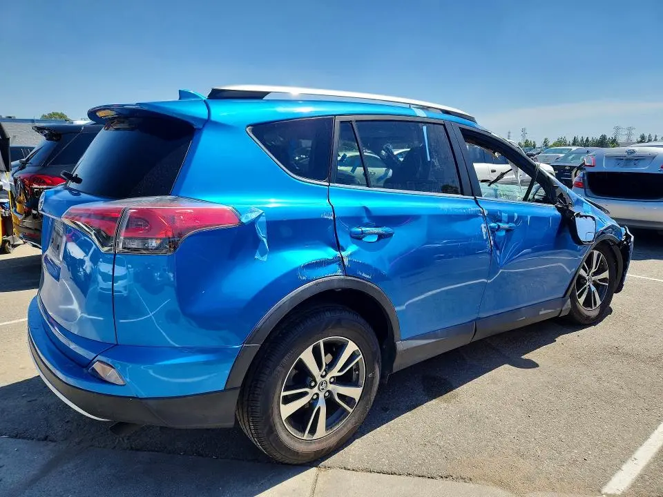2018 TOYOTA RAV4 XLE  