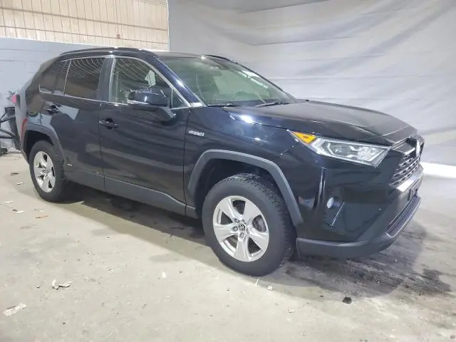 2021 TOYOTA RAV4 XLE  