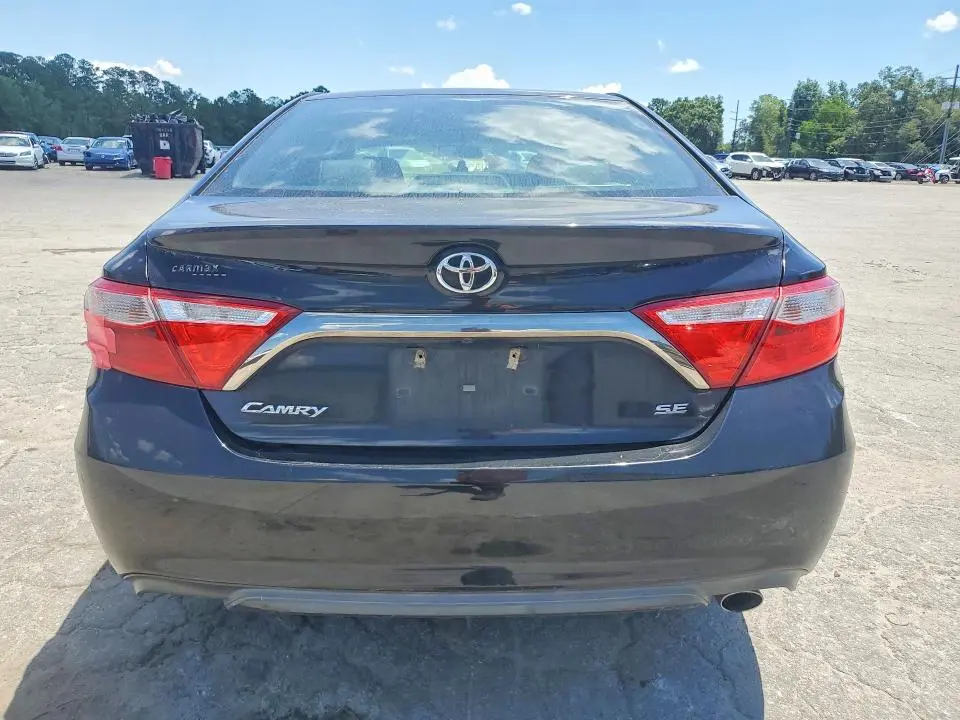 2017 TOYOTA CAMRY SE  